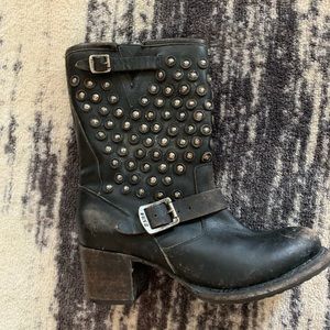 Frye 76289 Vera Disc Short Motorcycle Boot/Booties